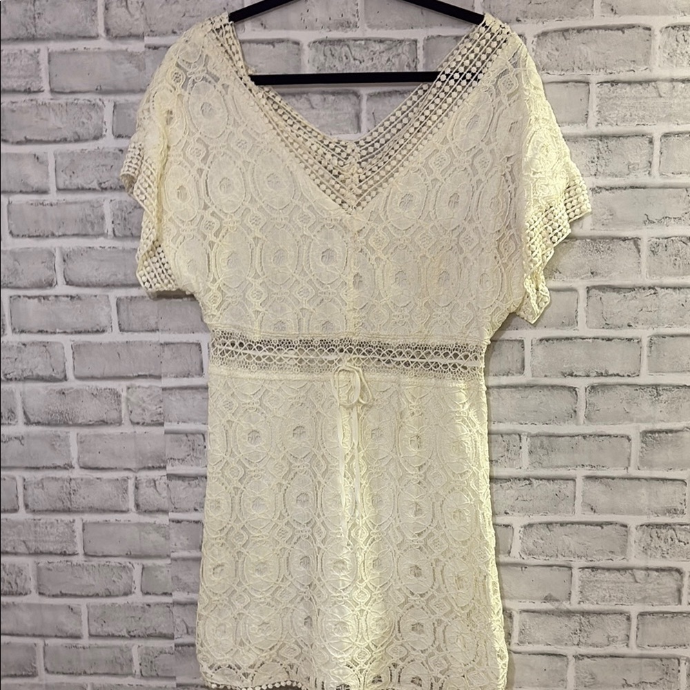Sugar lips size large Cream Lace V-Neck Dress